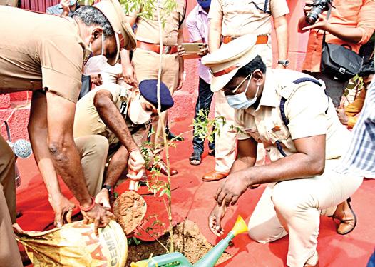 பெரும்பாக்கத்தில் புதிய காவல் நிலையம் சென்னை காவல் ஆணையர் திறந்து வைத்தார்