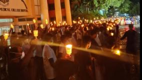 chidambaram-raja-muthiah-medical-college-students-carry-candles-on-the-10th-day