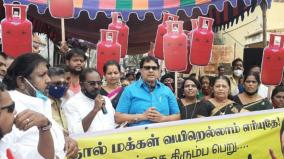 dmk-protests-in-karaikal-against-gas-cylinder-price-hike