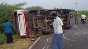 2-died-as-private-panchala-vehicle-overturns-near-aruppukkottai-relatives-struggle-as-he-is-taken-to-the-morgue-claiming-to-be-dead-while-alive