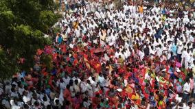 aiadmk-protest-on-main-road-during-pongal