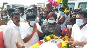 minister-vijayabhaskar-pays-homage-to-the-fishermen-bodies