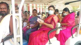 durga-stalin-prays-in-thiruchendur-subramaniyam