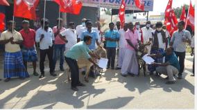 innovation-protest-in-kovilpatti-condemning-the-non-repair-of-the-road