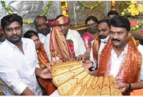 2-5-kg-gold-saree-offering-3d-film-on-his-life-mark-kcr-s-68th-birthday