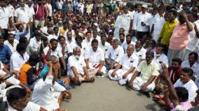 aiadmk-mla-supporters-road-blockade-in-viruthachalam-kallakurichi