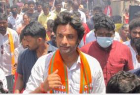 port-bjp-candidate-vinoj-selvam-playing-badminton-collects-votes-from-youth