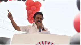 volunteers-leading-the-way-to-the-ambulance-this-is-what-dmk-stalin-proud