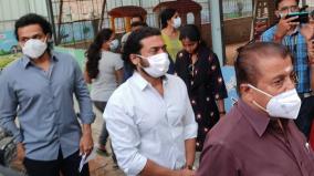 suriya-family-cast-his-vote