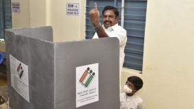 chief-minister-palanisamy-stood-in-line-with-the-family-and-cast-his-vote