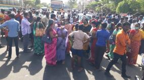 passengers-block-the-road-at-krishnarayanapuram-due-to-corona-restrictions