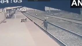 pointsman-saves-child-from-getting-crushed-under-train-in-mumbai