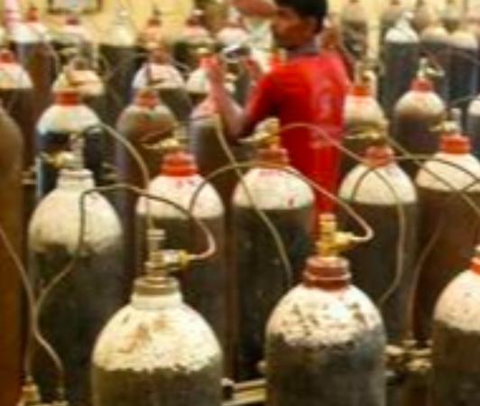 மருத்துவ ஆக்சிஜன் பற்றாக்குறை; உதவிக்கு 104-ஐ அழைக்கலாம்: தமிழக அரசு அறிவிப்பு