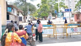 devotees-standing-outside