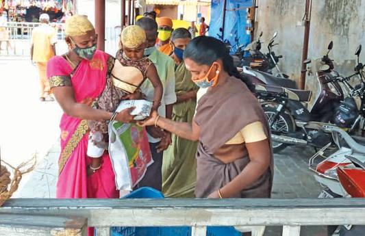 மாசாணியம்மன் கோயிலில் பொட்டலம் மூலம் அன்னதானம்