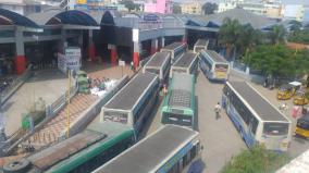 karnataka-curfew-passengers-suffer-due-to-the-stoppage-of-two-state-buses-near-hosur