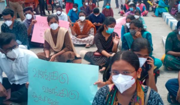 நோயாளிகளுக்கு உடனடியாக ஆக்சிஜன் வழங்கக்கோரி செங்கல்பட்டு அரசு மருத்துவமனை மருத்துவர்கள் போராட்டம்; நிர்வாகம் உறுதியளித்தபின் வாபஸ்