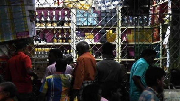 முழு ஊரடங்கு அறிவிப்பு காரணமாக டாஸ்மாக் கடைகளில் 2 நாட்களில் ரூ.855 கோடிக்கு மது விற்பனை