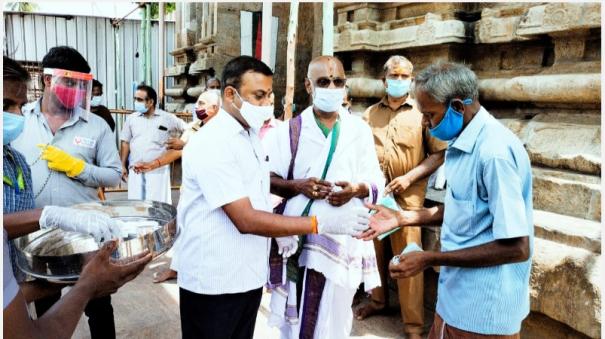 providing-masks-and-food-parcels-to-the-people-on-behalf-of-the-srirangam-temple-administration-decided-to-deliver-daily