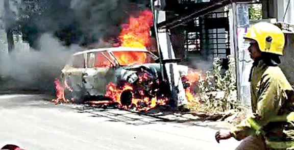 டிரான்ஸ்ஃபார்மர் மீது கார் மோதி விபத்து: தீப்பிடித்ததில் ஒருவர் உயிரிழப்பு