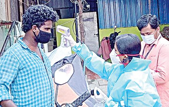 சென்னையில் கரோனாவால் பாதிக்கப்பட்டவர்களுக்கு வீடுகளில் சிசிச்சை அளிக்கும் சிறப்பு மருத்துவ குழுக்கள்: 29 ஆயிரம் கரோனா நோயாளிகள் பயனடைந்தனர்