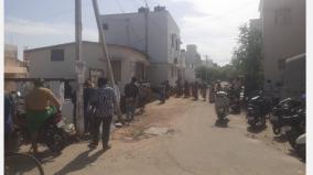 day-2-of-the-curfew-people-waiting-in-long-queues-in-karur-to-buy-ration-items