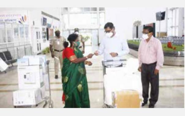 கரோனாவால் பாதிக்கப்பட்ட நோயாளிகளுக்கான 2 டிஜி மருந்தை புதுச்சேரிக்கு கொண்டு வந்தார் ஆளுநர் தமிழிசை