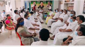 we-will-never-accept-sasikala-or-his-family-aiadmk-trichy-bailiff-district-resolution