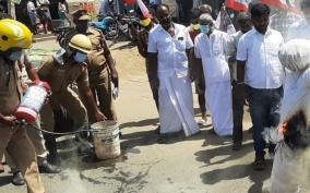 ex-ministers-effigy-burnt-in-dindigul