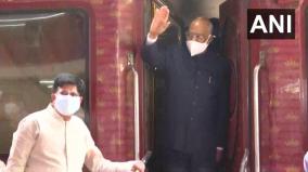 president-ram-nath-kovind-along-with-his-wife-boards-a-special-train-from-safdarjung-railway-station