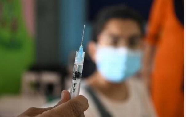 மும்பையில் 2,000 பேருக்கு போலி தடுப்பூசி செலுத்தி மோசடி: பெண் உட்பட 10 பேர் கைது