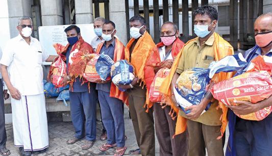 கரோனா காலத்தில் சிறப்பான பணி மயான பணியாளர்கள், அமரர் ஊர்தி ஓட்டுநர்களுக்கு மா.கம்யூனிஸ்ட் பாராட்டு