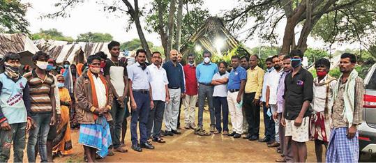 ஓசூர் அருகே மலைக்கிராமத்தில் ரூ.1.30 லட்சம் மதிப்பில் வீடுகளுக்கு சோலார் மின் விளக்கு: பழங்குடியின மக்கள் மகிழ்ச்சி