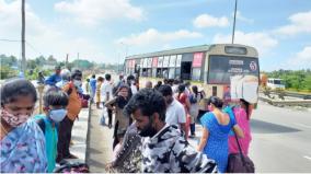 curfew-relaxation-outbound-travelers-congregating-at-the-hosur-border