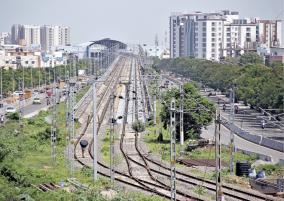 velachery-adambakkam-train