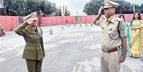 inspector-father-salute-to-his-itbp-daughter