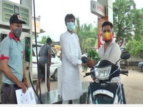 gujarats-petrol-pump-owner-gives-free-fuel-to-all-neerajs-to-celebrate-india-s-olympic-gold