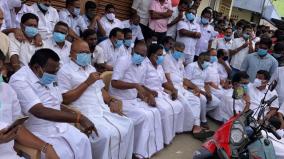 aiadmk-protest-infron-of-sp-velumani-house