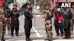 pakistan-independence-day-rangers-bsf-exchange-sweets-at-attari-wagah-border