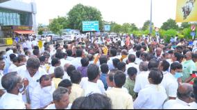 admk-cadres-give-grand-welcome-to-rajendra-balaji