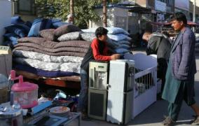 people-sell-household-items-alongside-kabul-streets-amid-worsening-economic-situation-under-taliban-regime