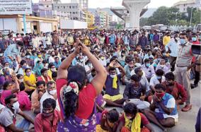 pilgrims-protest-for-sarva-dharshan-ticket