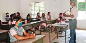 govt-school-teacher-sing-songs-for-students