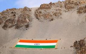largest-khadi-national-flag-unfurled-in-ladakh