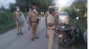 road-blockade-in-tirupati-district-as-polling-booths-closed-at-5-45-pm-police-beat