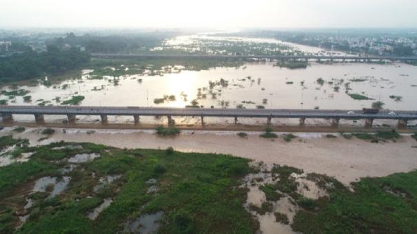 vellore-heavy-rains-palaru-flooded