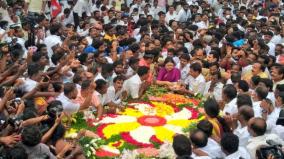 sasikala-in-jayalalithaa-memorial