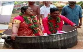 kerala-rains-bride-groom-reach-temple-in-cooking-vessel-for-marriage