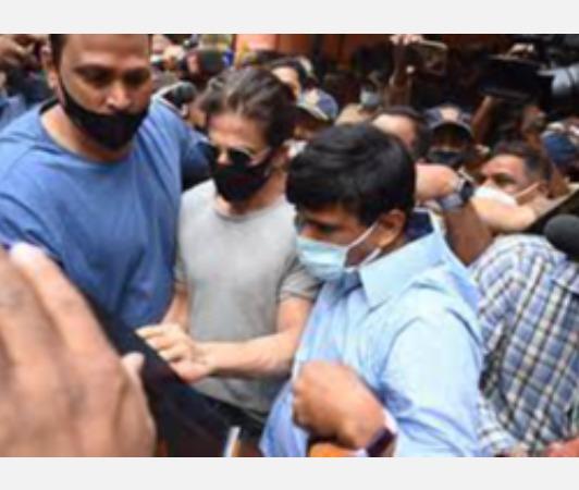 cruise-drugs-case-shah-rukh-khan-meets-son-in-mumbai-jail