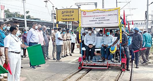 தாம்பரம் - கூடுவாஞ்சேரி 3-வது புதிய பாதையில் 130 கி.மீ. வேகத்தில் ரயிலை இயக்கி சோதனை